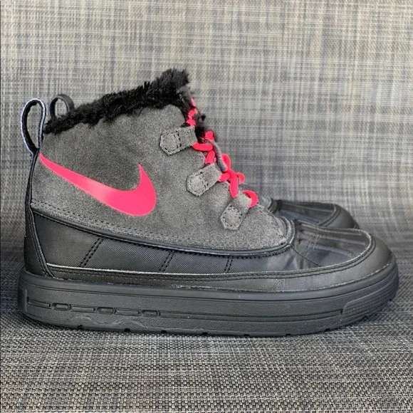 Nike Woodside Chukka 2 Boots Waterproof Plush Lined Shoes Junior Girls size 3